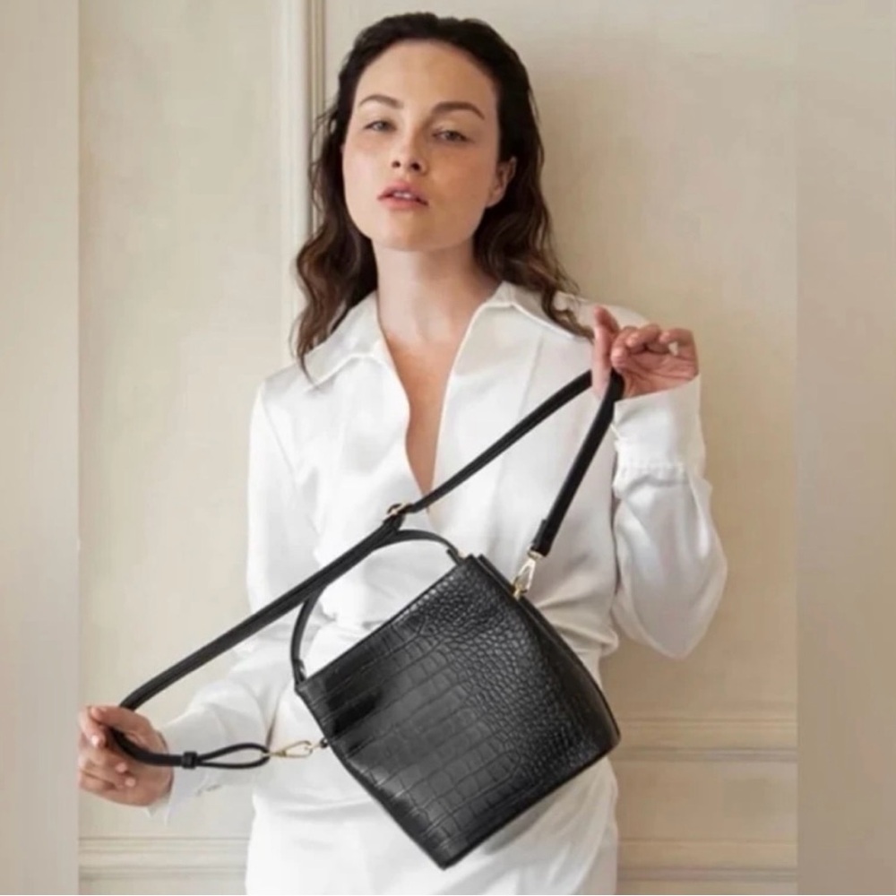 AOTA Elena Vegan Croc-Embossed Leather Crossbody Strap Bucket Bag Black … - Picture 2 of 5